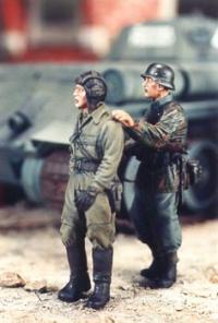 1/35 GERMAN W/CAPTURED RUSSIANS (2) 