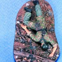 1/35 WOUNDED GERMAN PARA (1 W/BASE) 