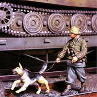 1/35 GR.MP W/DOG (1 W/BASE&RAIL TRACK) 