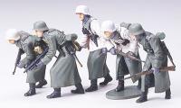 1:35 Assault Infantry w/Winter Gear